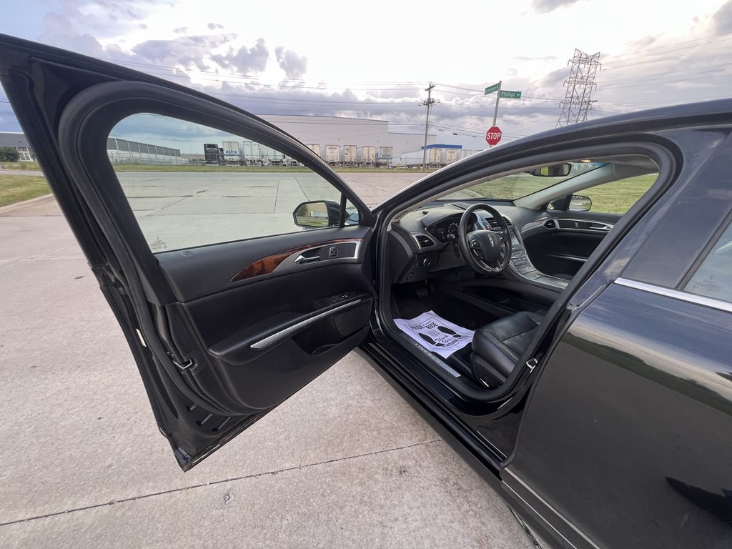 2013 Lincoln MKZ Image 16