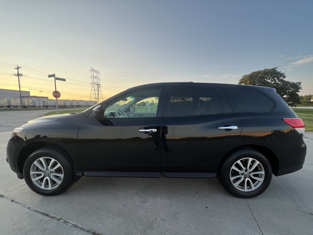 2014 Nissan Pathfinder Image 2