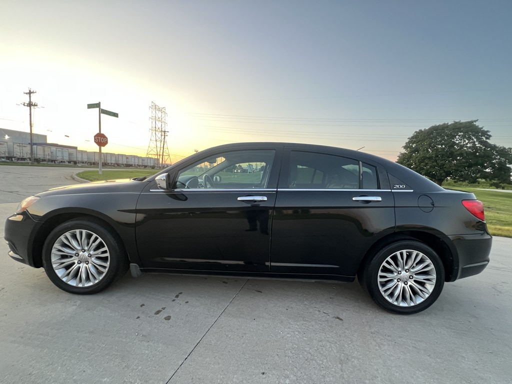 2012 Chrysler 200 Image 2