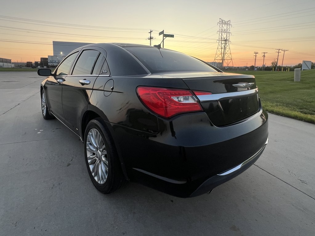 2012 Chrysler 200 Image 3