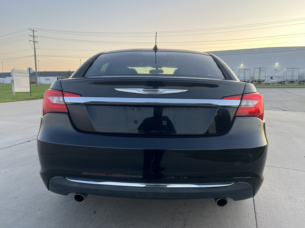 2012 Chrysler 200 Image 4