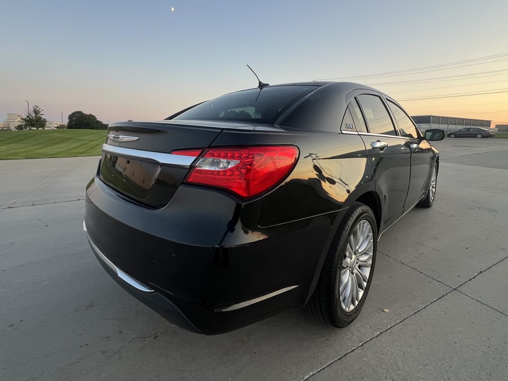2012 Chrysler 200 Image 5