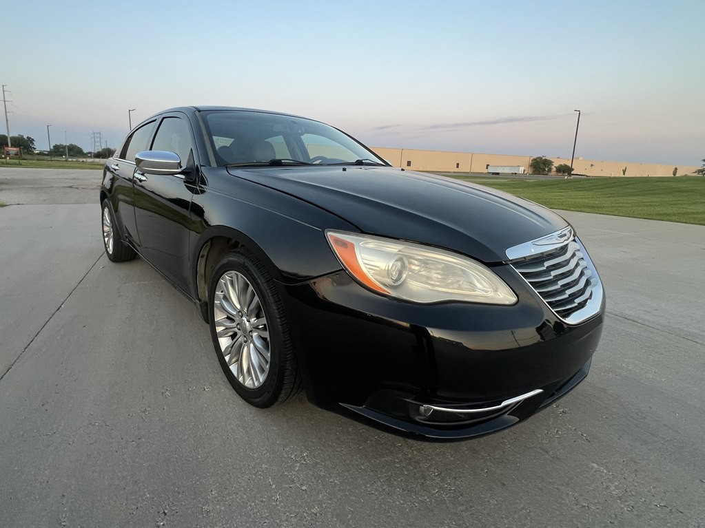 2012 Chrysler 200 Image 7