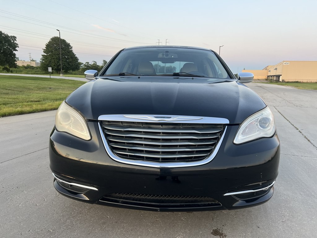 2012 Chrysler 200 Image 8