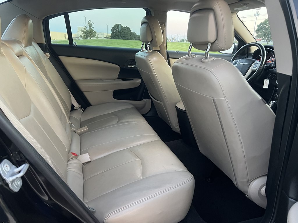 2012 Chrysler 200 Image 12