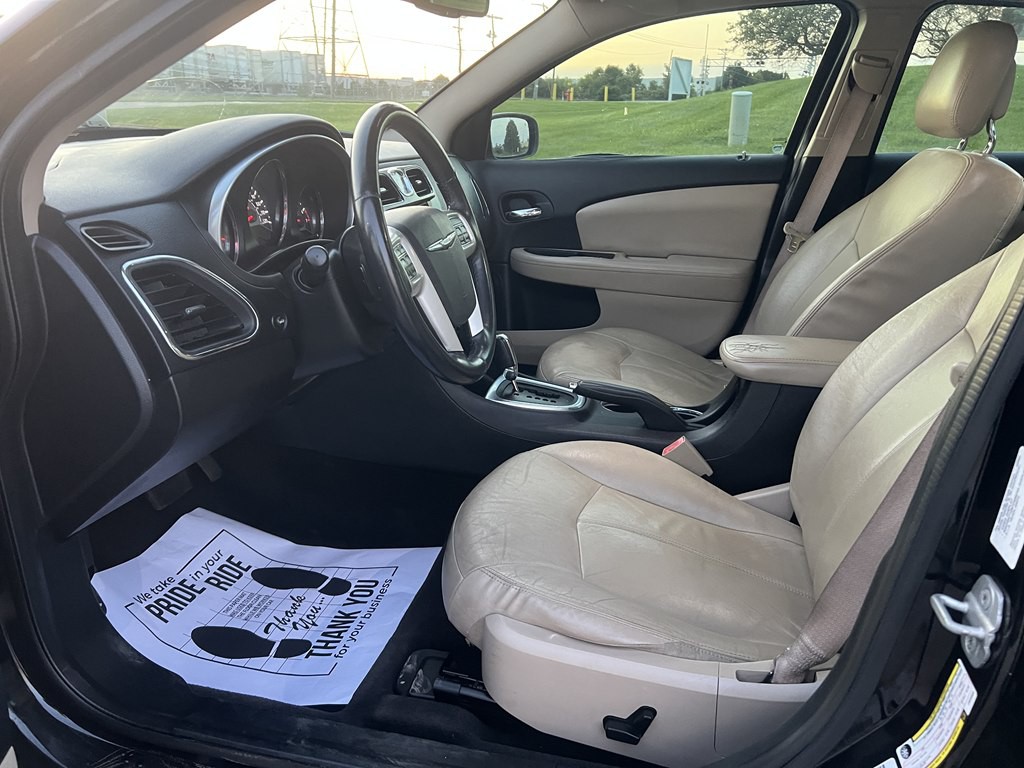2012 Chrysler 200 Image 16