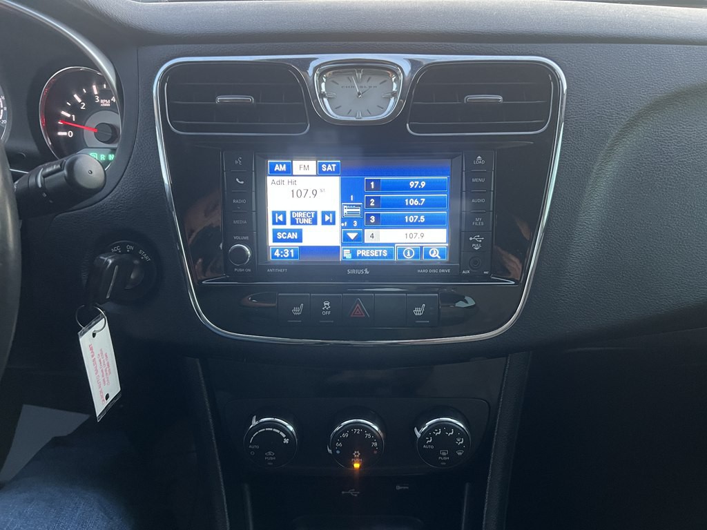 2012 Chrysler 200 Image 17