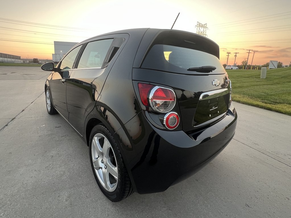 2016 Chevrolet Sonic Image 3