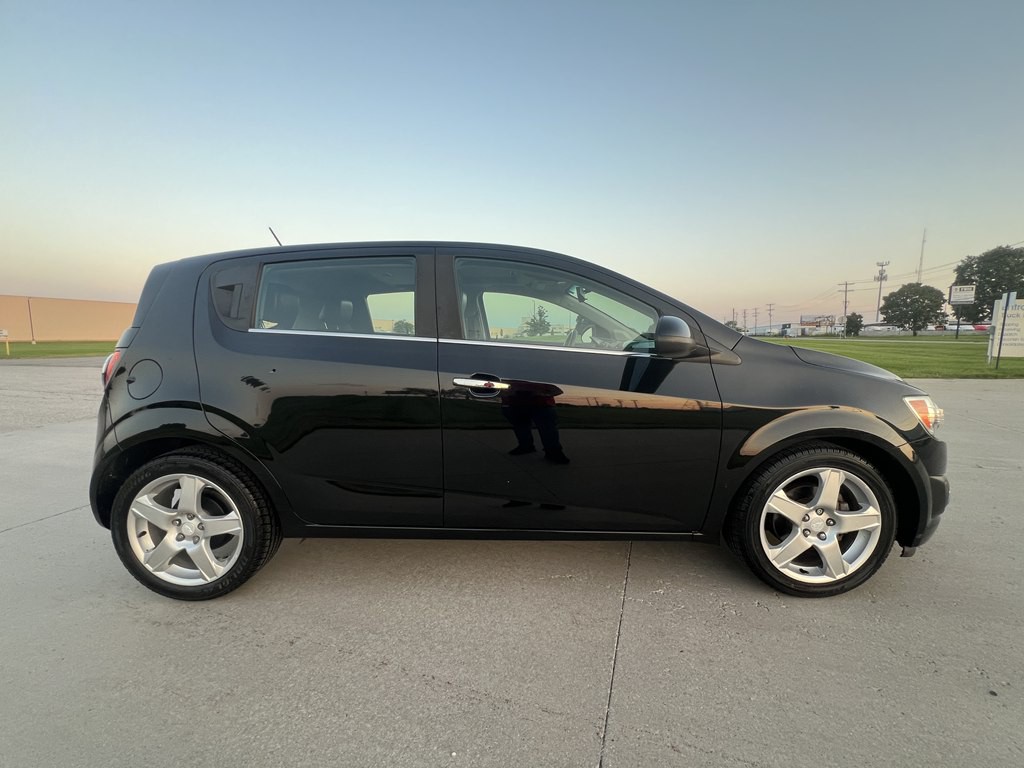 2016 Chevrolet Sonic Image 6