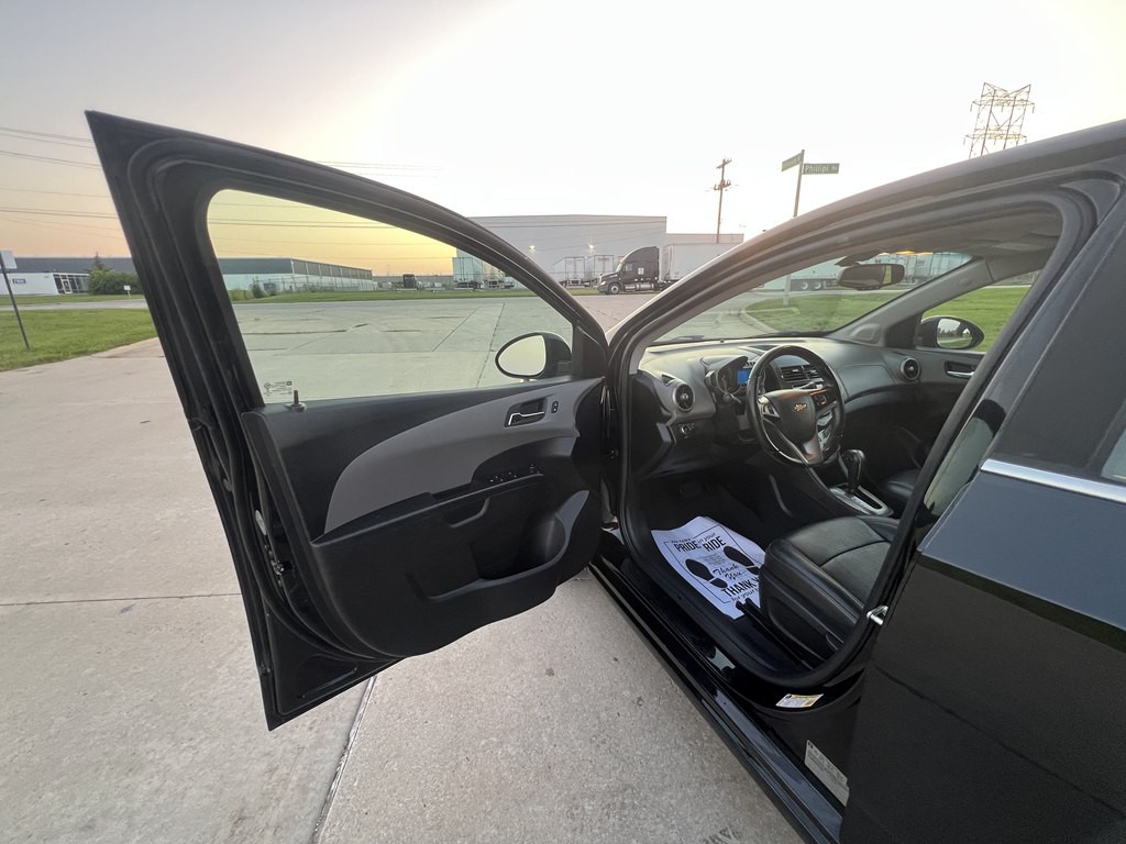2016 Chevrolet Sonic Image 16