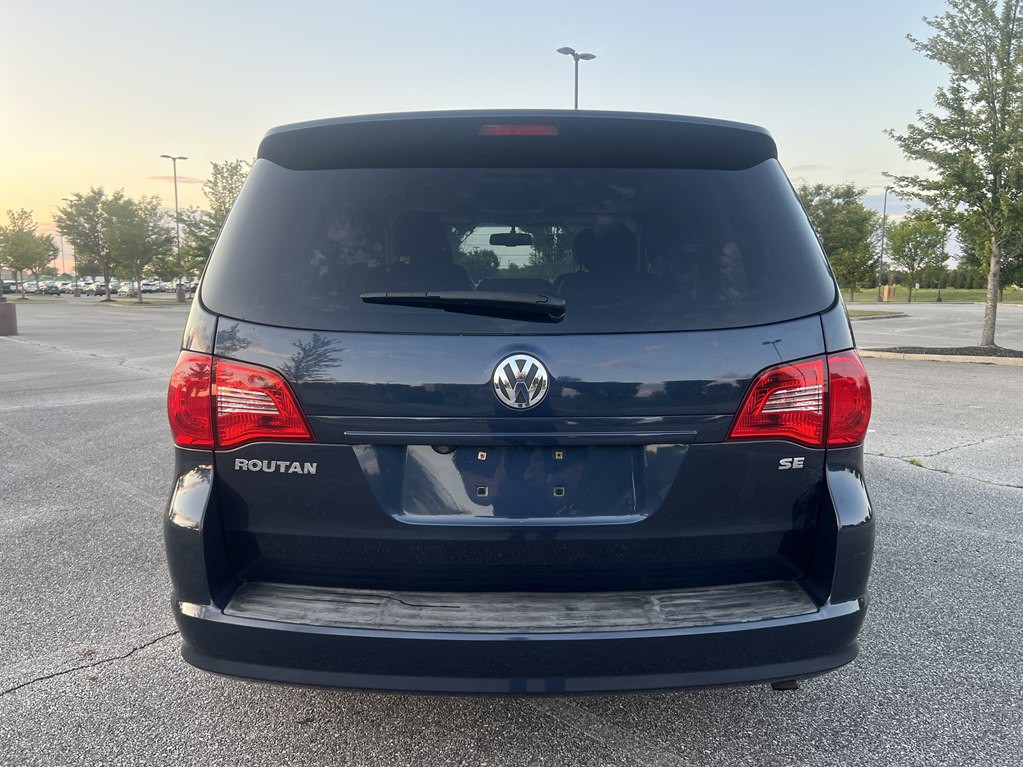 2009 Volkswagen Routan Image 4