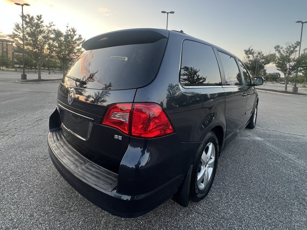2009 Volkswagen Routan Image 5