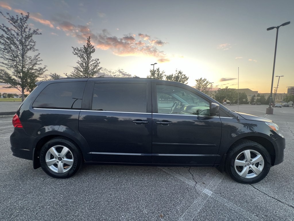 2009 Volkswagen Routan Image 6