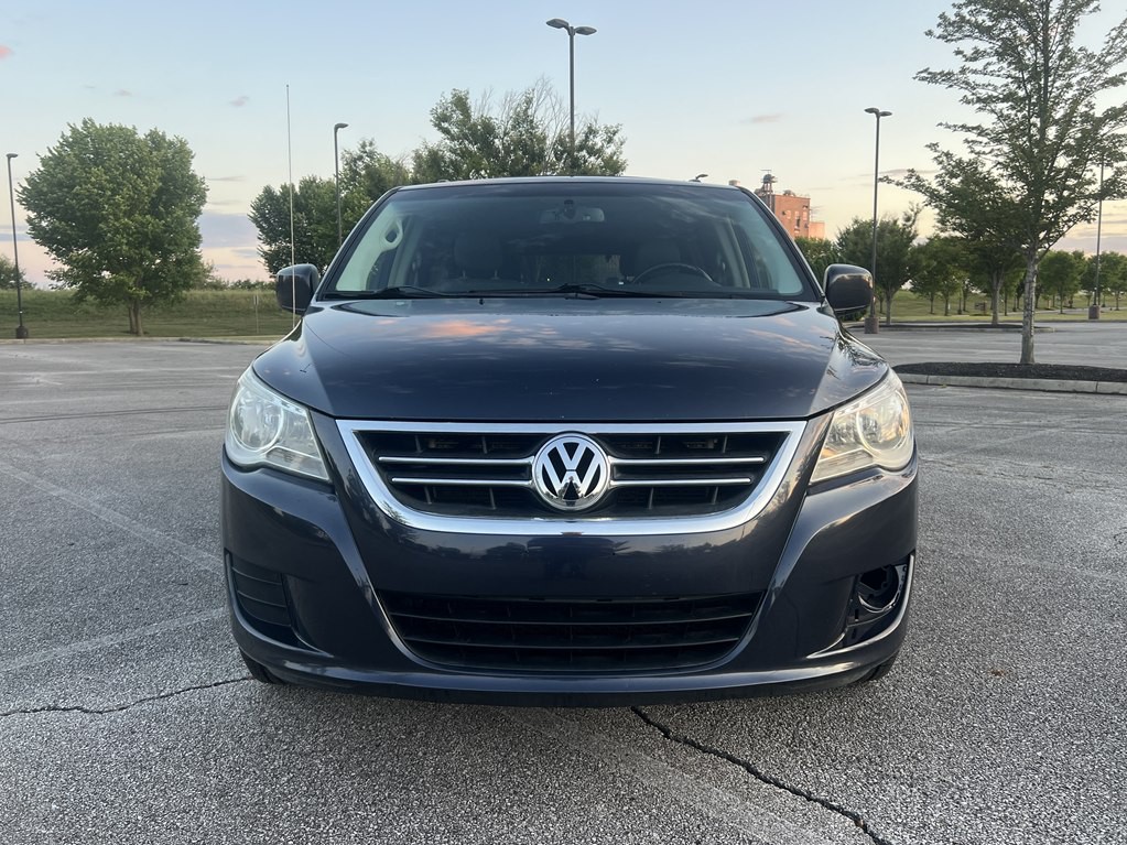2009 Volkswagen Routan Image 8