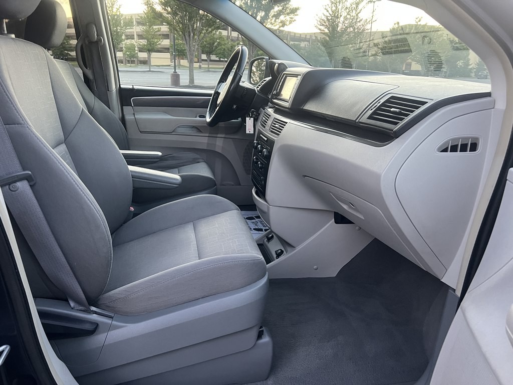 2009 Volkswagen Routan Image 11