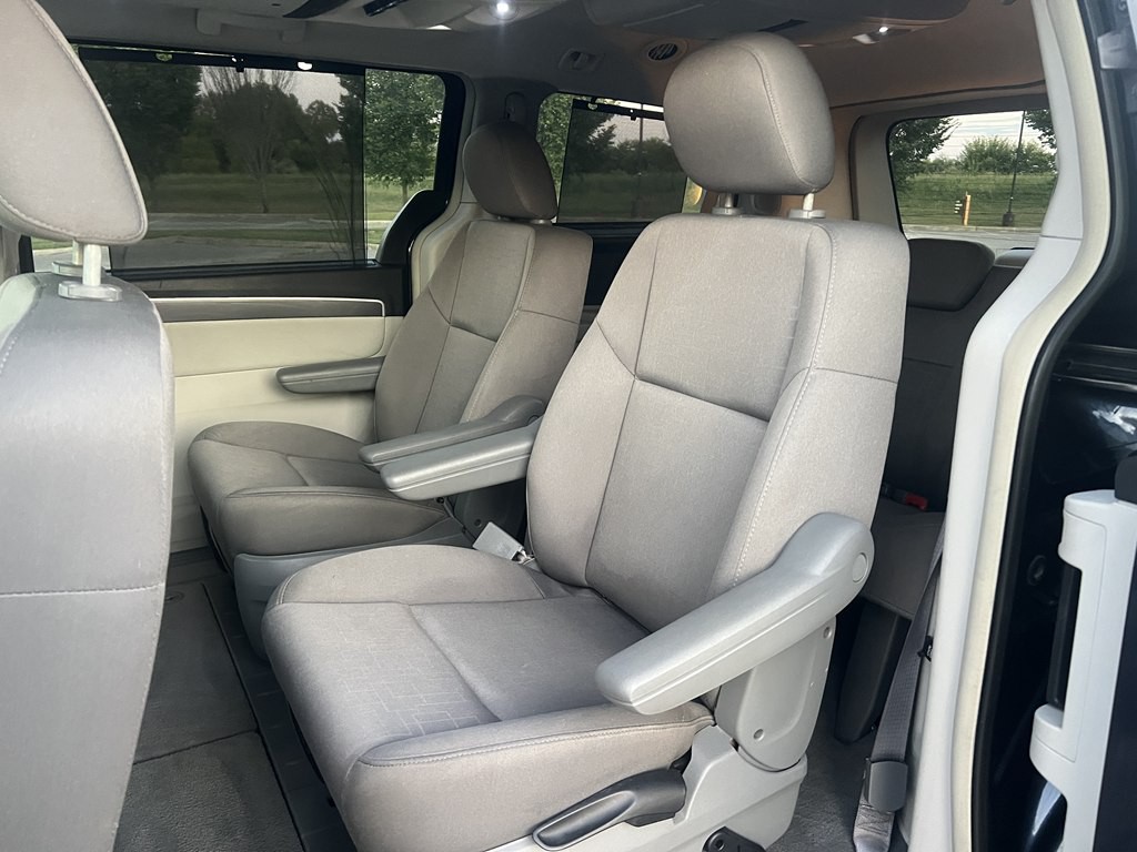 2009 Volkswagen Routan Image 14