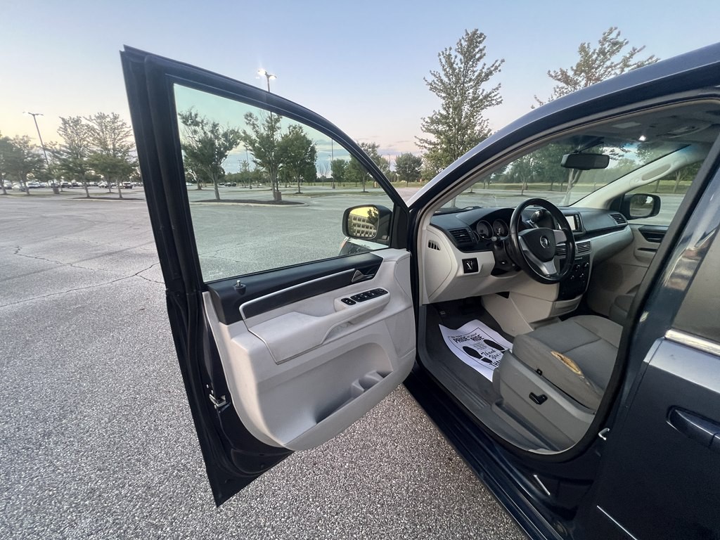 2009 Volkswagen Routan Image 15