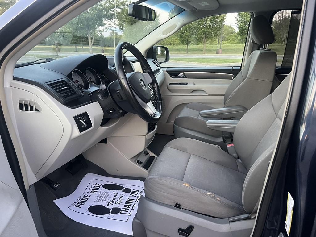 2009 Volkswagen Routan Image 16