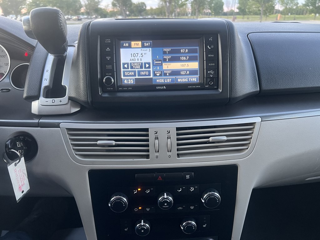 2009 Volkswagen Routan Image 17