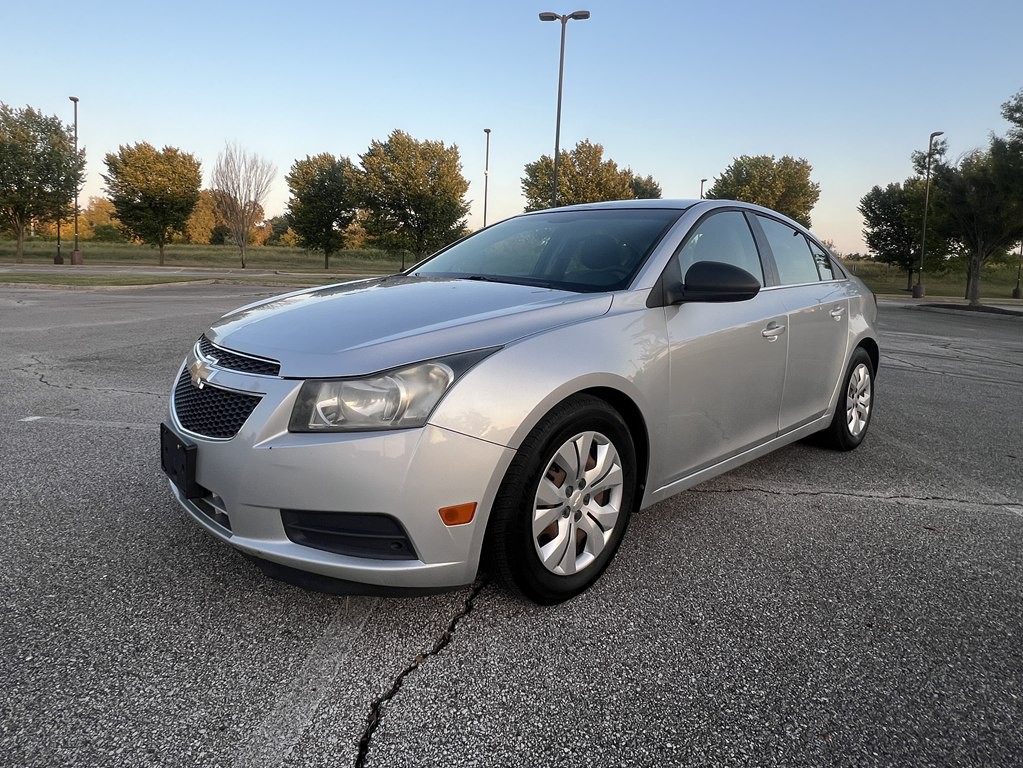 2012 Chevrolet Cruze Image 1