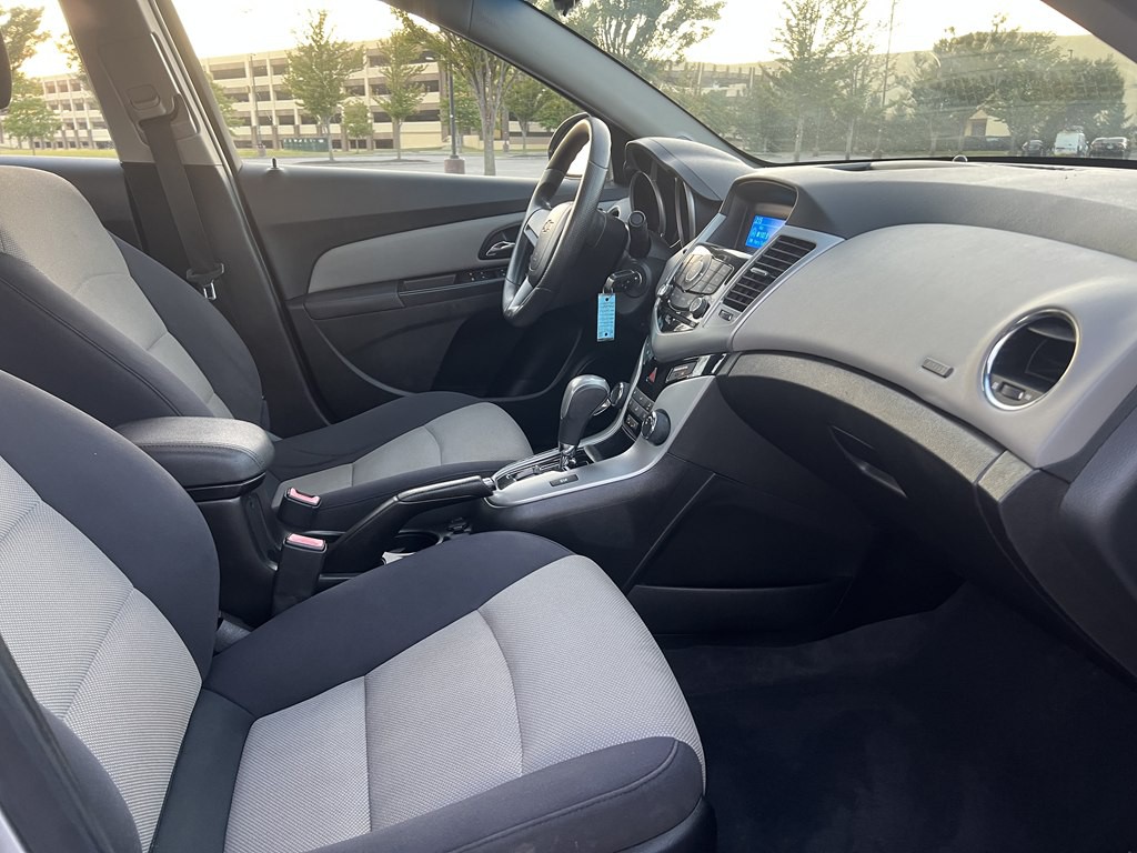 2012 Chevrolet Cruze Image 11