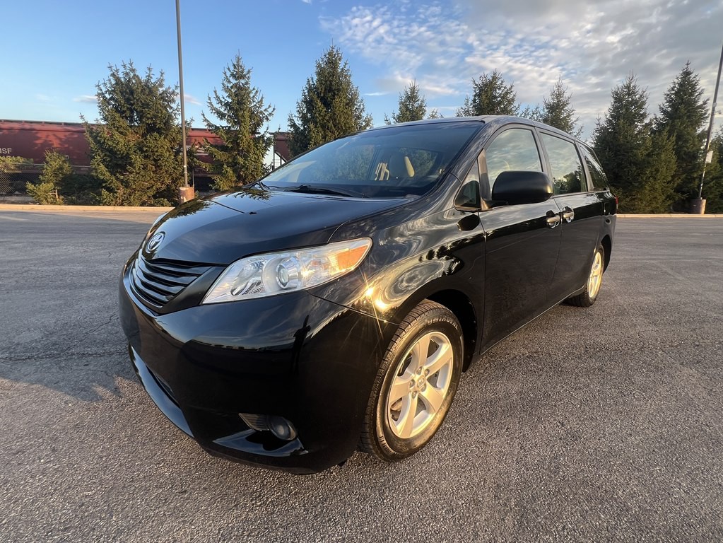 2011 Toyota Sienna Image 1