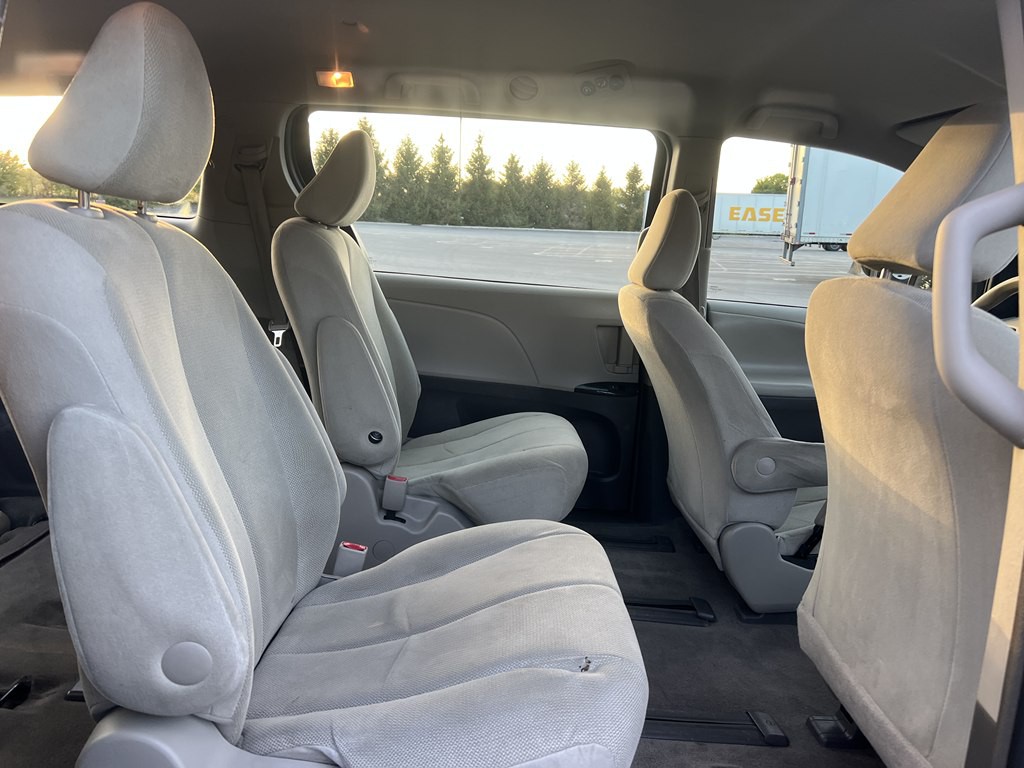 2011 Toyota Sienna Image 12