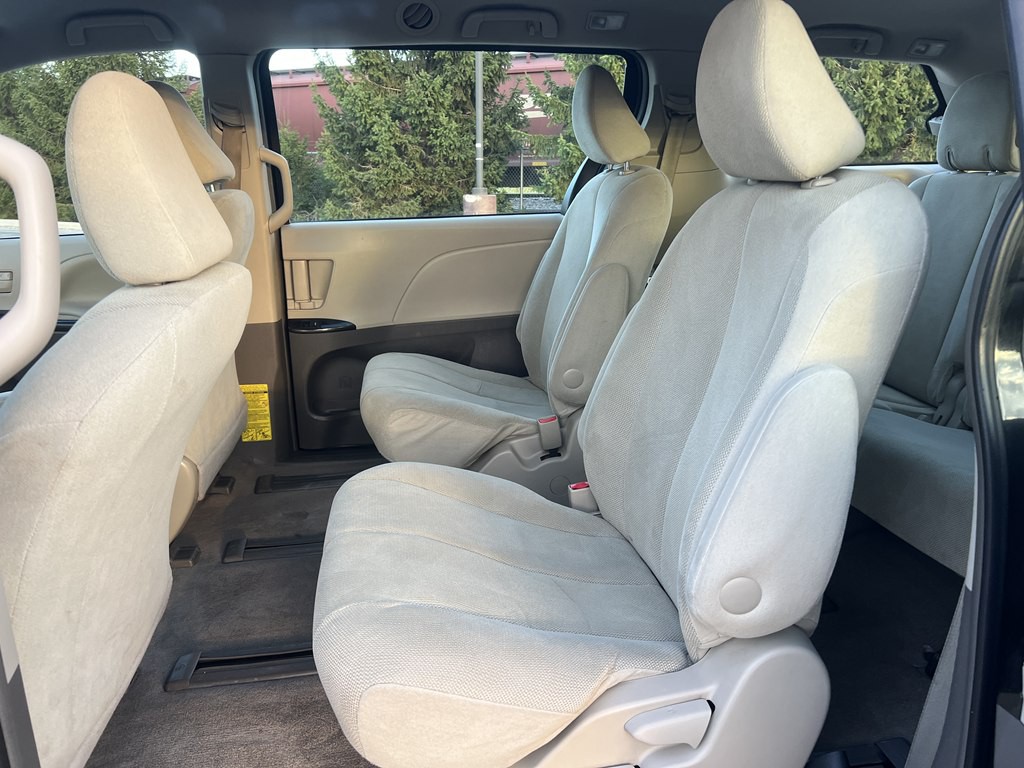 2011 Toyota Sienna Image 14