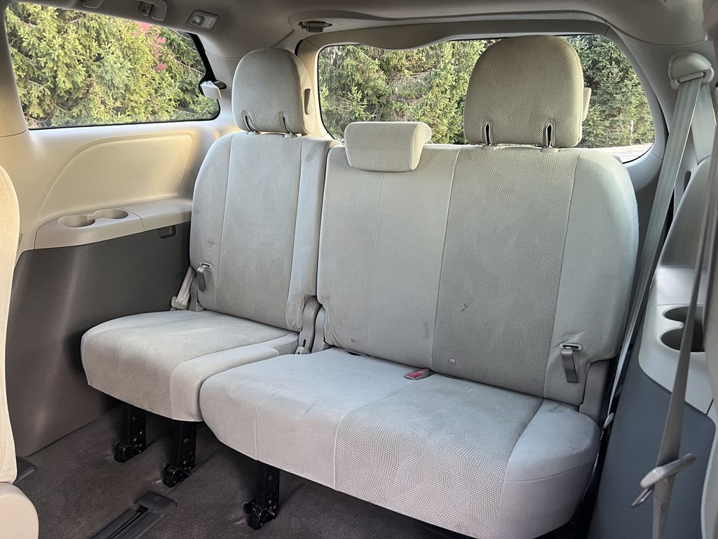 2011 Toyota Sienna Image 15