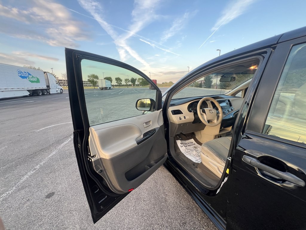 2011 Toyota Sienna Image 16