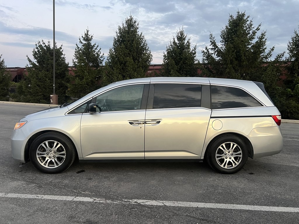 2012 Honda Odyssey Image 2