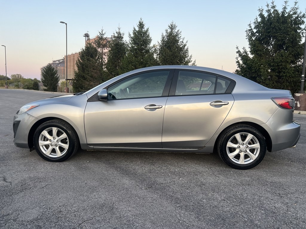2010 Mazda Mazda3 Image 2