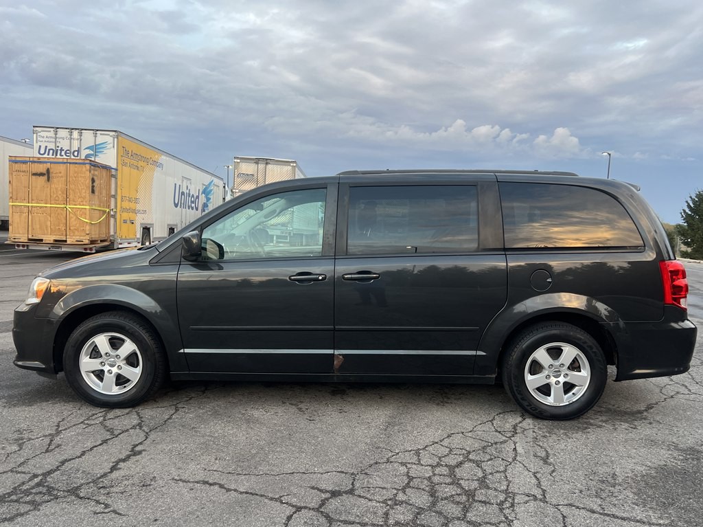 2011 Dodge Grand Caravan Image 2