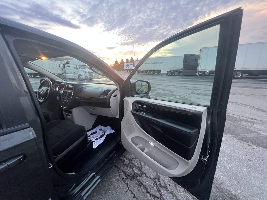 2011 Dodge Grand Caravan Image 10