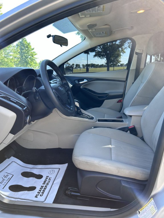 2016 Ford Focus Image 15