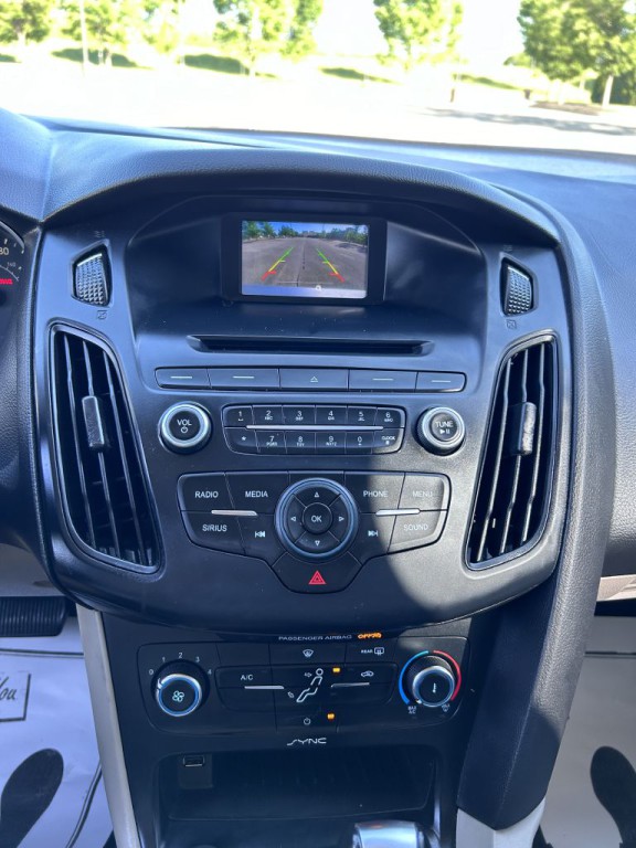 2016 Ford Focus Image 17