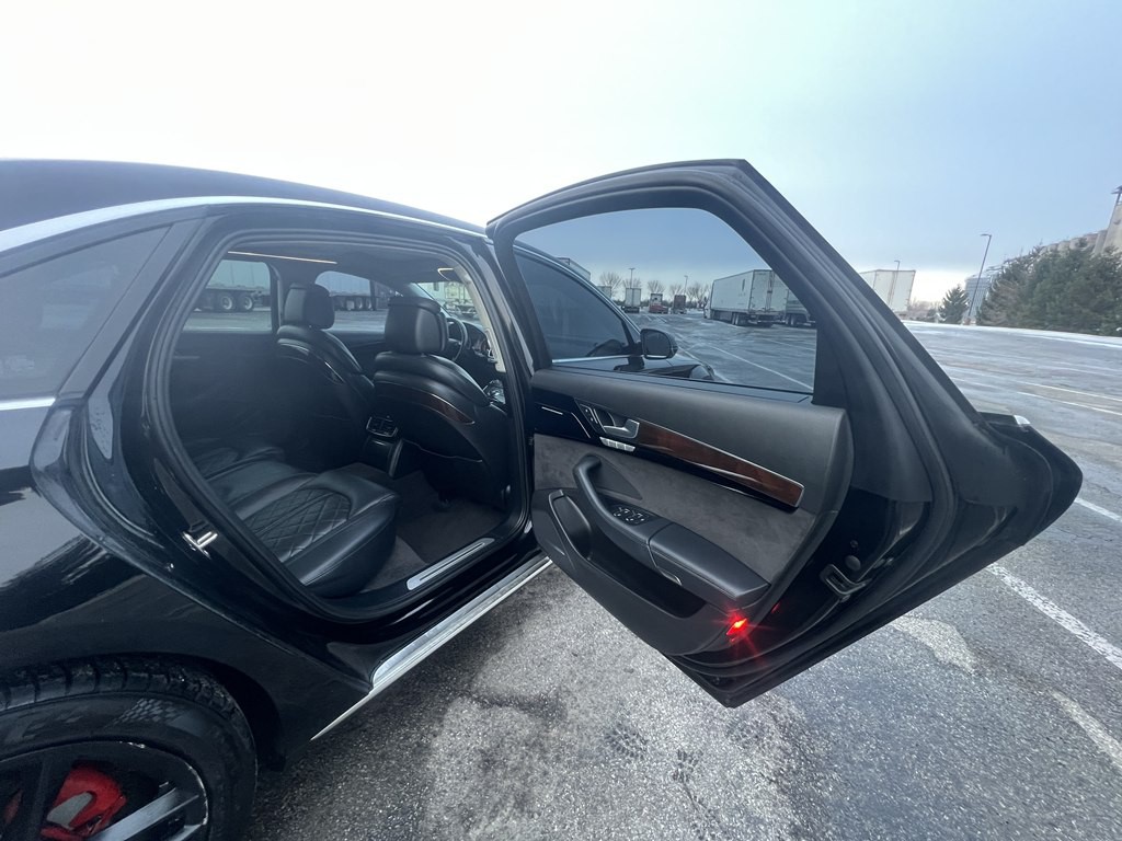 2015 Audi A8 Image 12