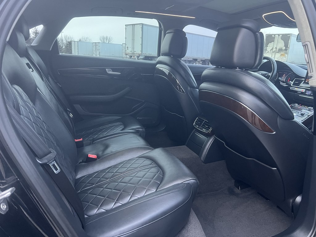 2015 Audi A8 Image 14