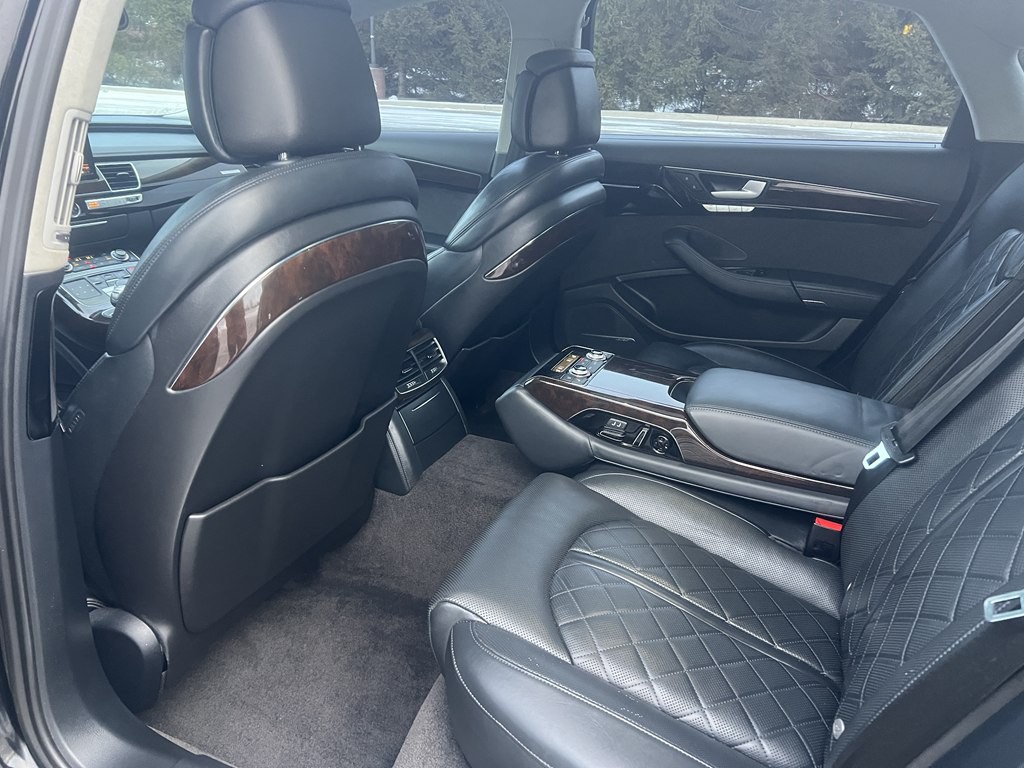 2015 Audi A8 Image 16