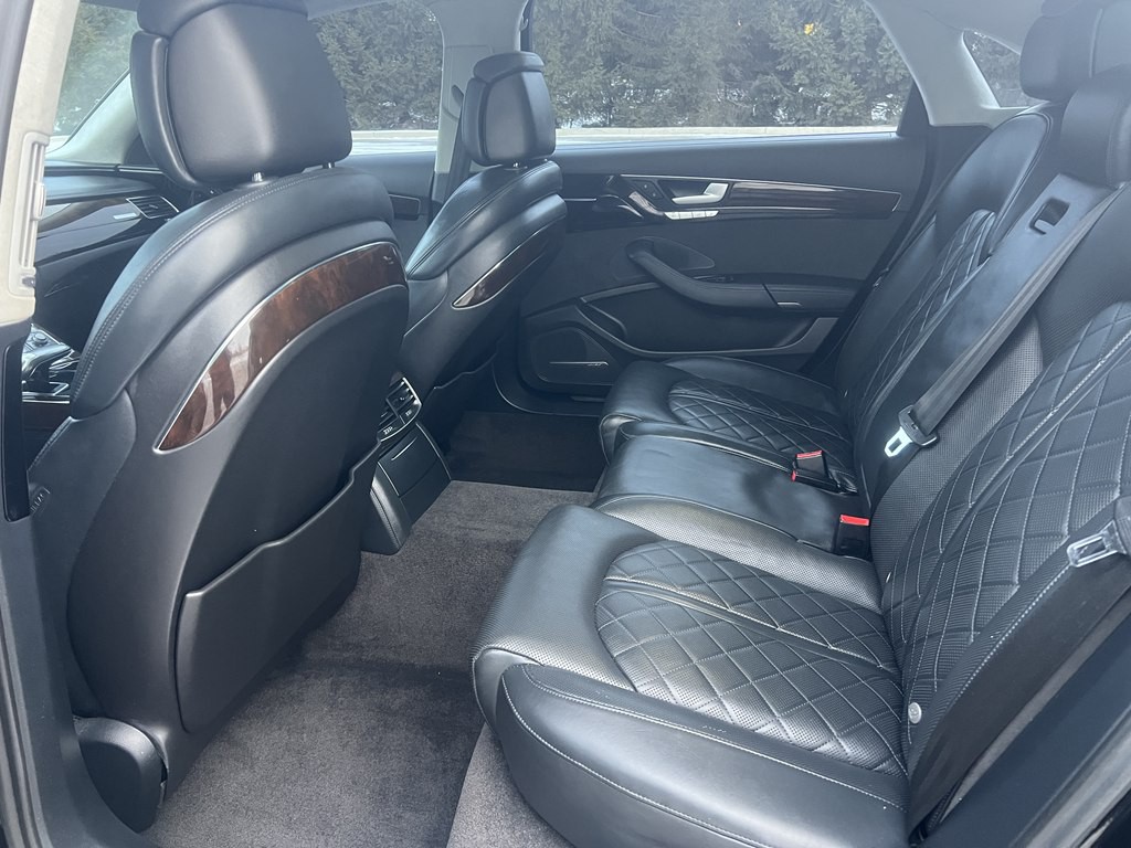 2015 Audi A8 Image 17