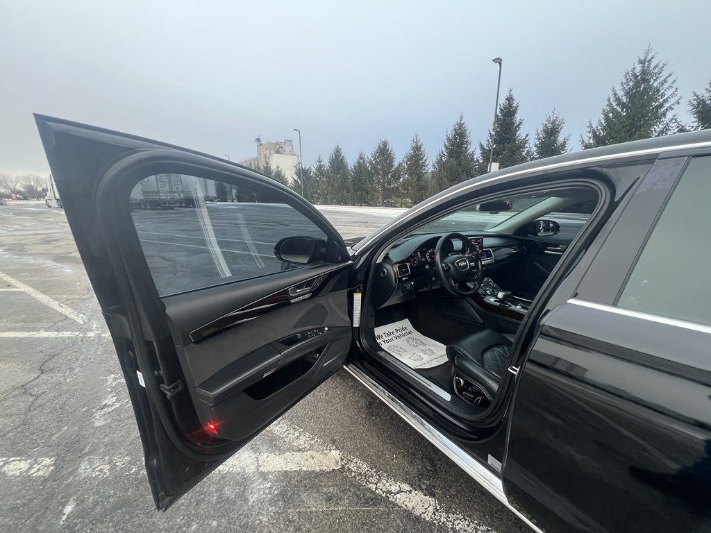 2015 Audi A8 Image 18