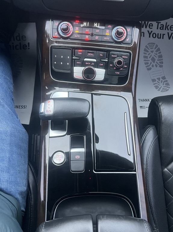 2015 Audi A8 Image 25