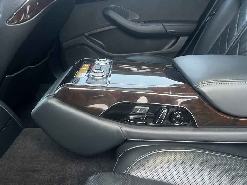 2015 Audi A8 Image 28