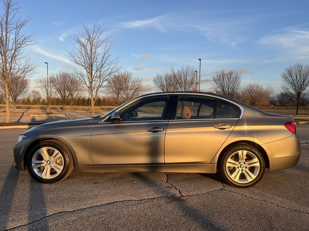 2016 BMW 3 Series Image 2
