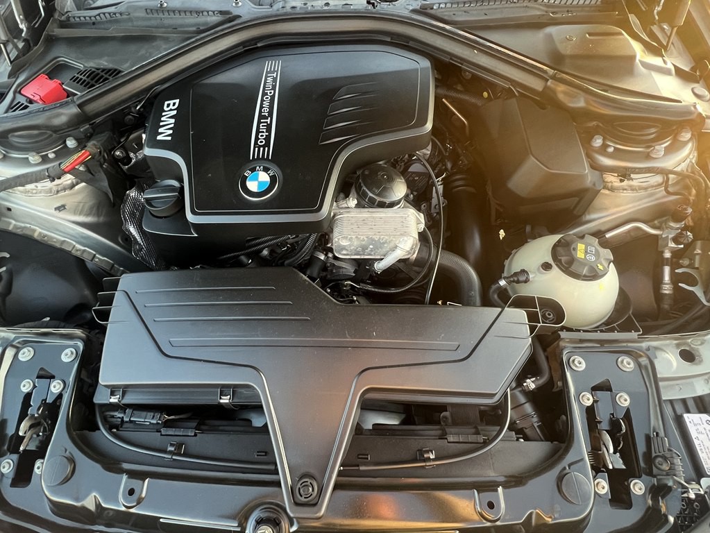 2016 BMW 3 Series Image 9