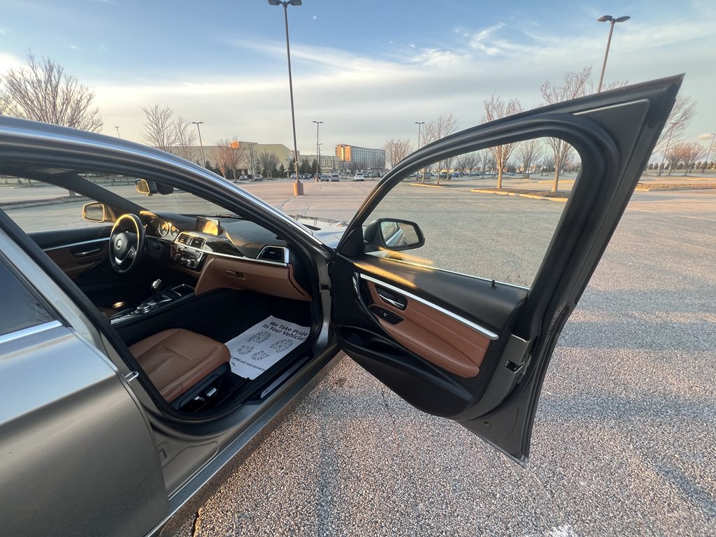 2016 BMW 3 Series Image 10