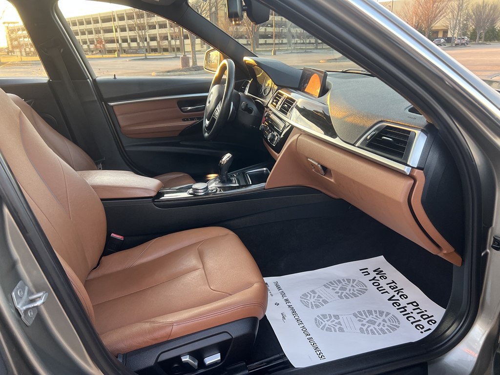 2016 BMW 3 Series Image 11