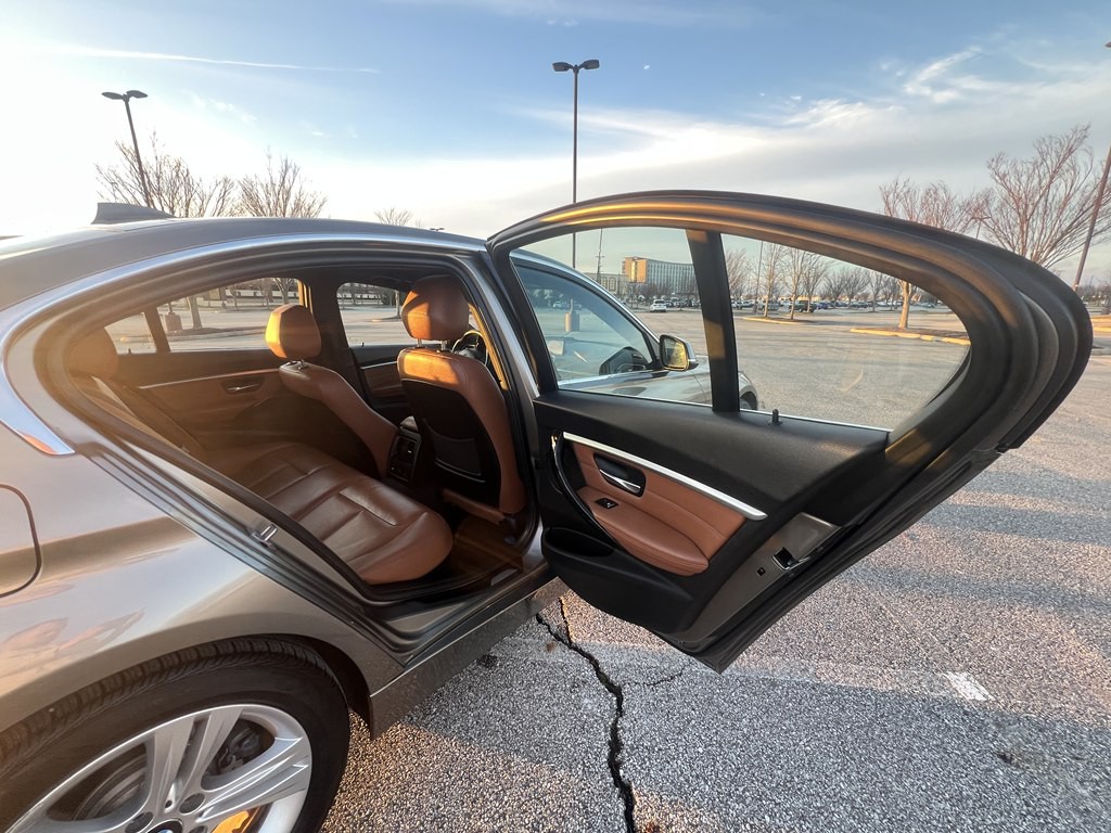 2016 BMW 3 Series Image 12