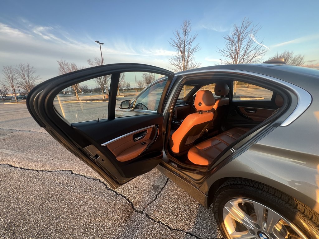 2016 BMW 3 Series Image 14