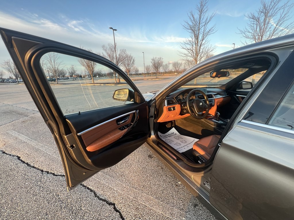 2016 BMW 3 Series Image 16